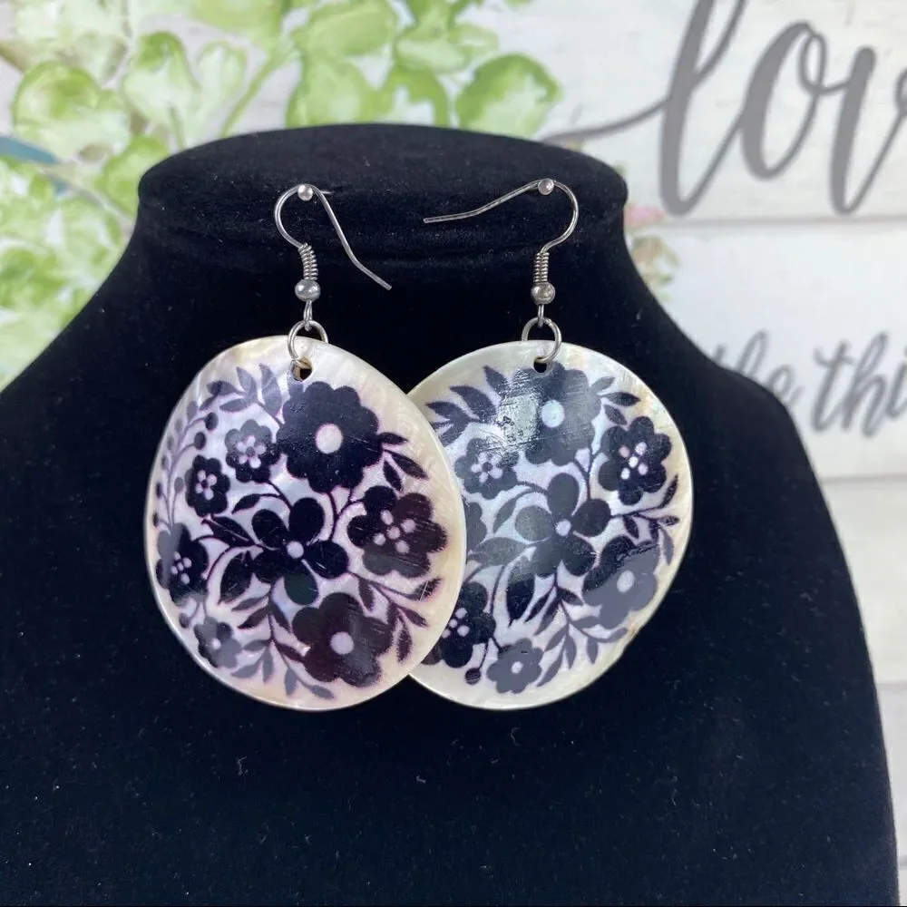 Vintage 90s Floral Mother Of Pearl Boho‎ Disc Dangle Earrings Cream Black